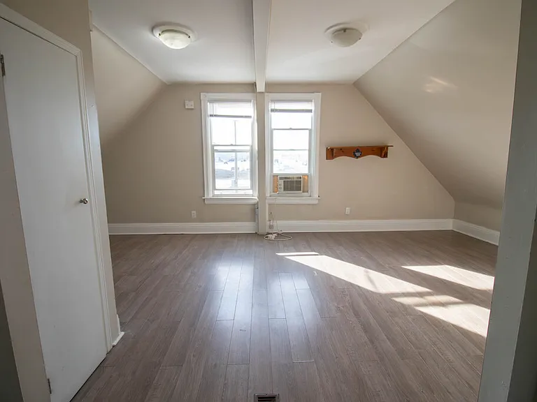 31 Ontario Rd — Photo 5