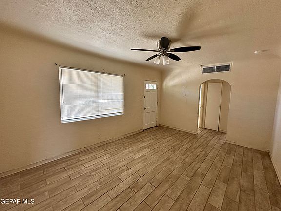 3rd image of 4640 La Luz Ave