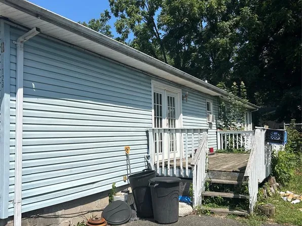 128 Grove St, Mahwah, NJ 07430