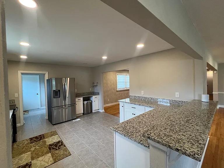 2725 Greendale Ave — Photo 12