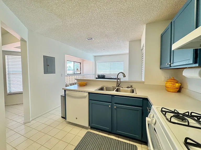 715 Magnolia Pl — Photo 15