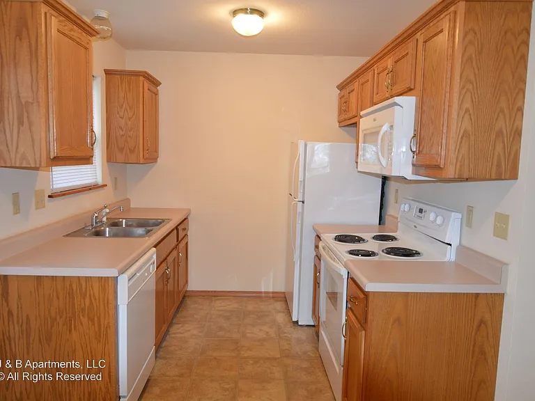 20308 Skyview Dr — Photo 2