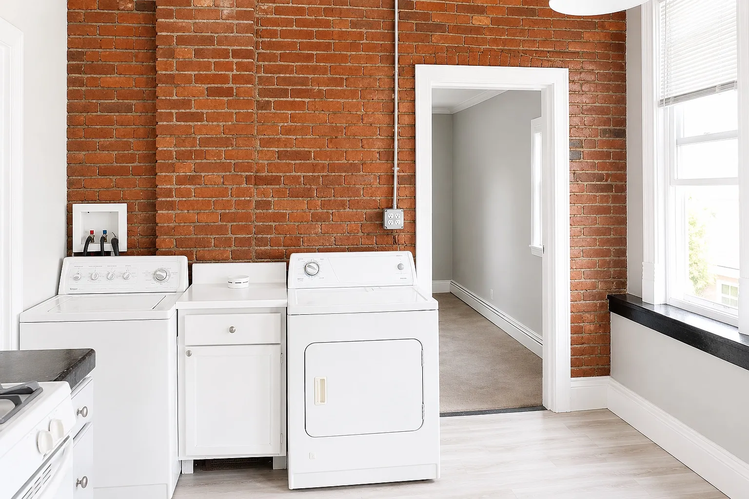 1 bed, 700 sqft, $1,300 — Photo 4