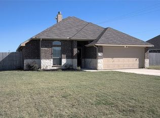 221 East St, Nevada, TX 75173