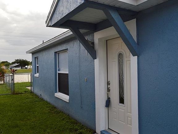 3rd image of 866 Vista Palma Way
