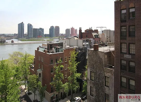 Sold by Warburg | media 12