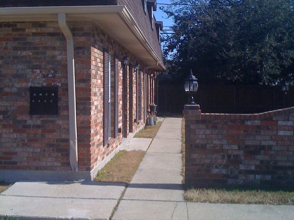 1st image of 3417 Golden Dr APT A