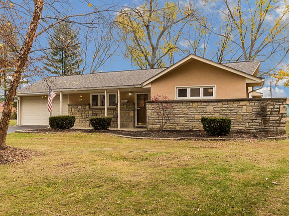 2nd image of 334 Iroquois Park Pl