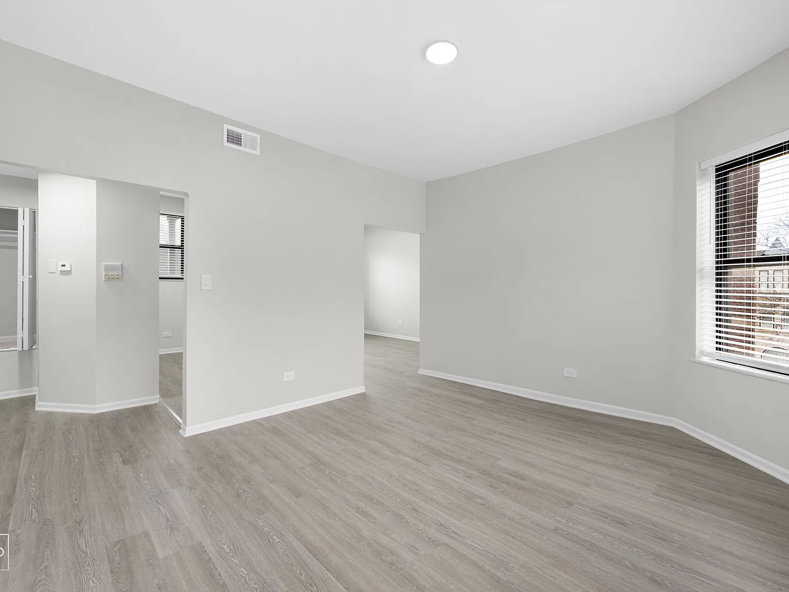 5019 S St Lawrence — Photo 2