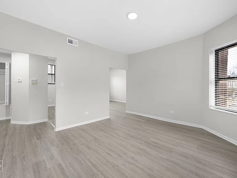 5019 S St Lawrence — Photo 2