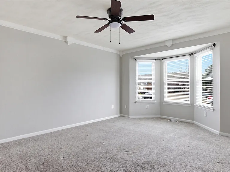 435 Greenview Dr — Photo 14