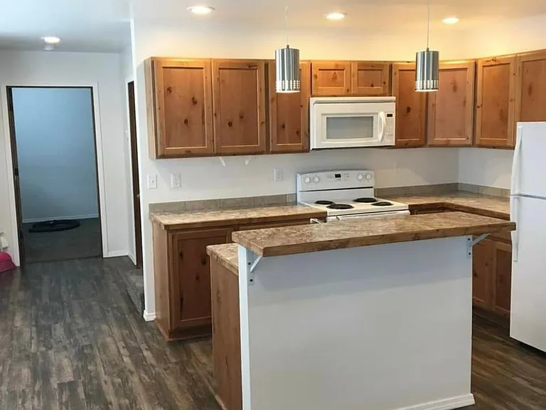 504 Thomsen Ave #504 — Photo 3