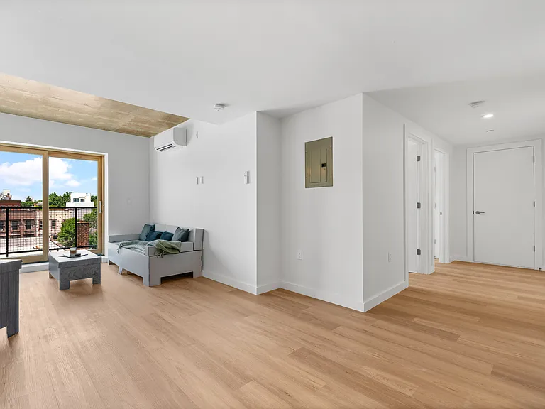 11 Weirfield St #4B — Photo 3