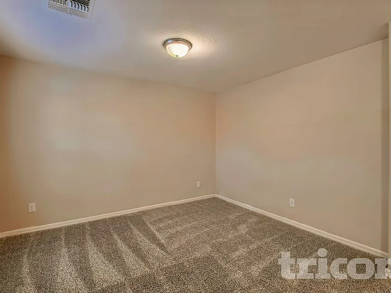 227 W Watson Ct — Photo 2