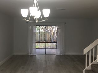 10348 NW 3rd St, Pembroke Pines, FL 33026