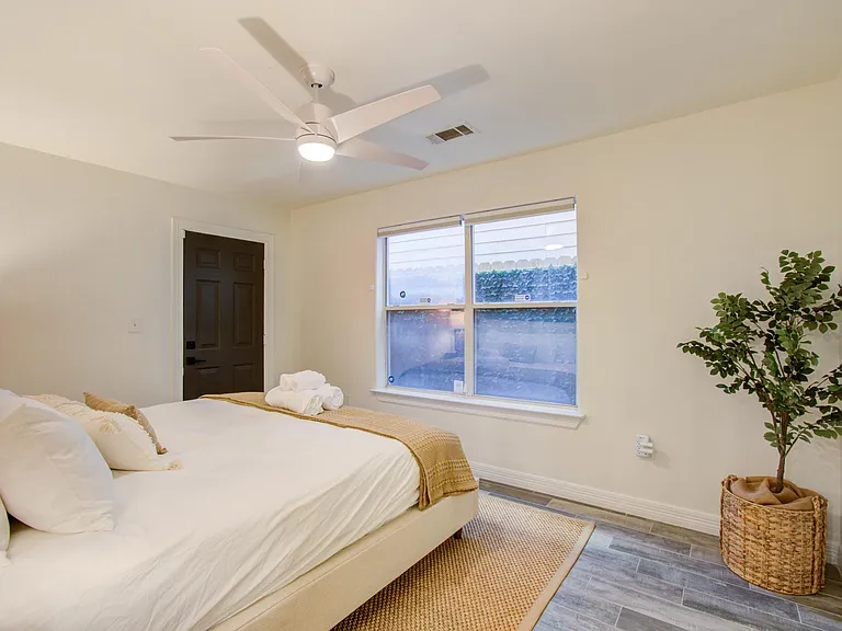 3010 Chenevert St — Photo 33