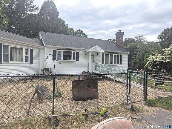 2nd image of 90 Wawecus Hill Road