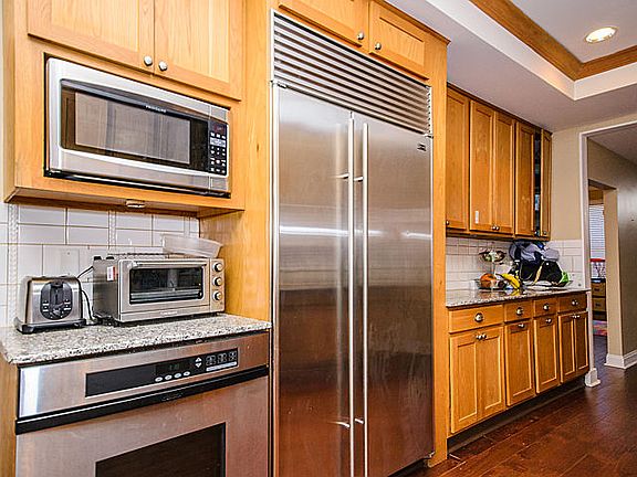 5th image of 3025 N Kenmore Ave