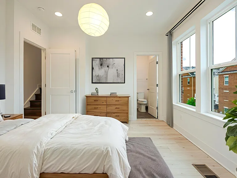 4450 Joseph Pl NE — Photo 24