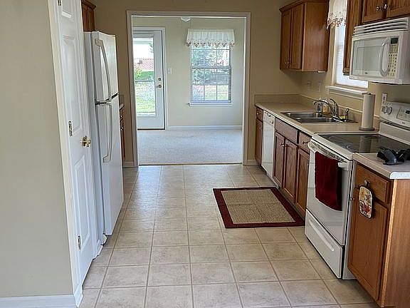5th image of 1572 Fairfield Dr