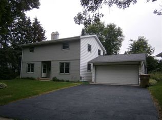 5 Walker Dr, Madison, WI 53714