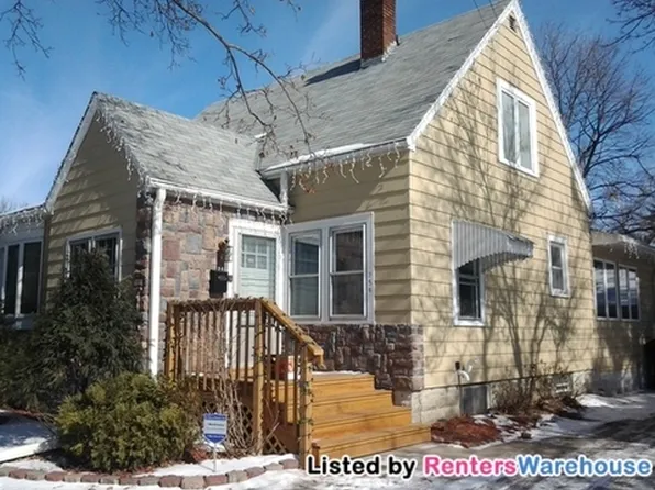 756 McKnight Rd N, Maplewood, MN 55119