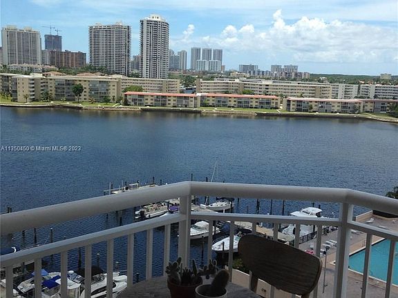 2nd image of 18071 Biscayne Blvd APT 1003