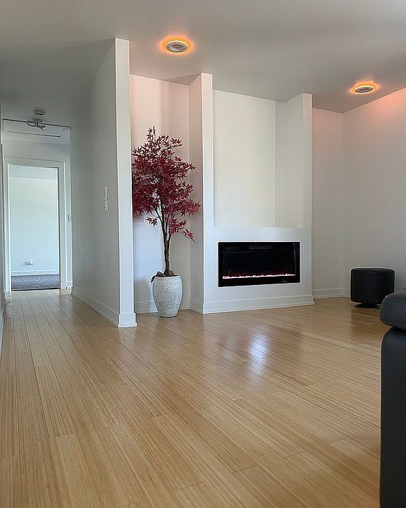 1st image of 590 Willowcreek Ct #4-14