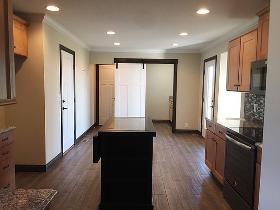 2nd image of 2105 Fairfield Cir