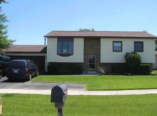 19913 Schoolhouse Rd, Mokena, IL 60448