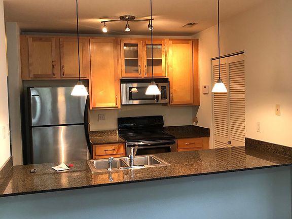 4th image of 5330 Pershing Ave APT 101
