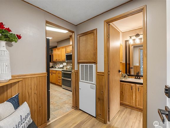 5th image of 13815 299th Avenue E
