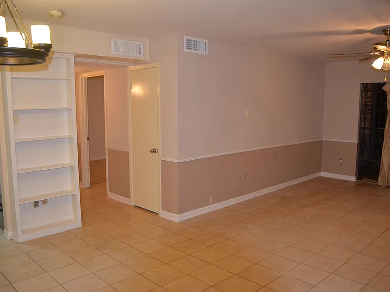 7555 Katy Fwy — Photo 11