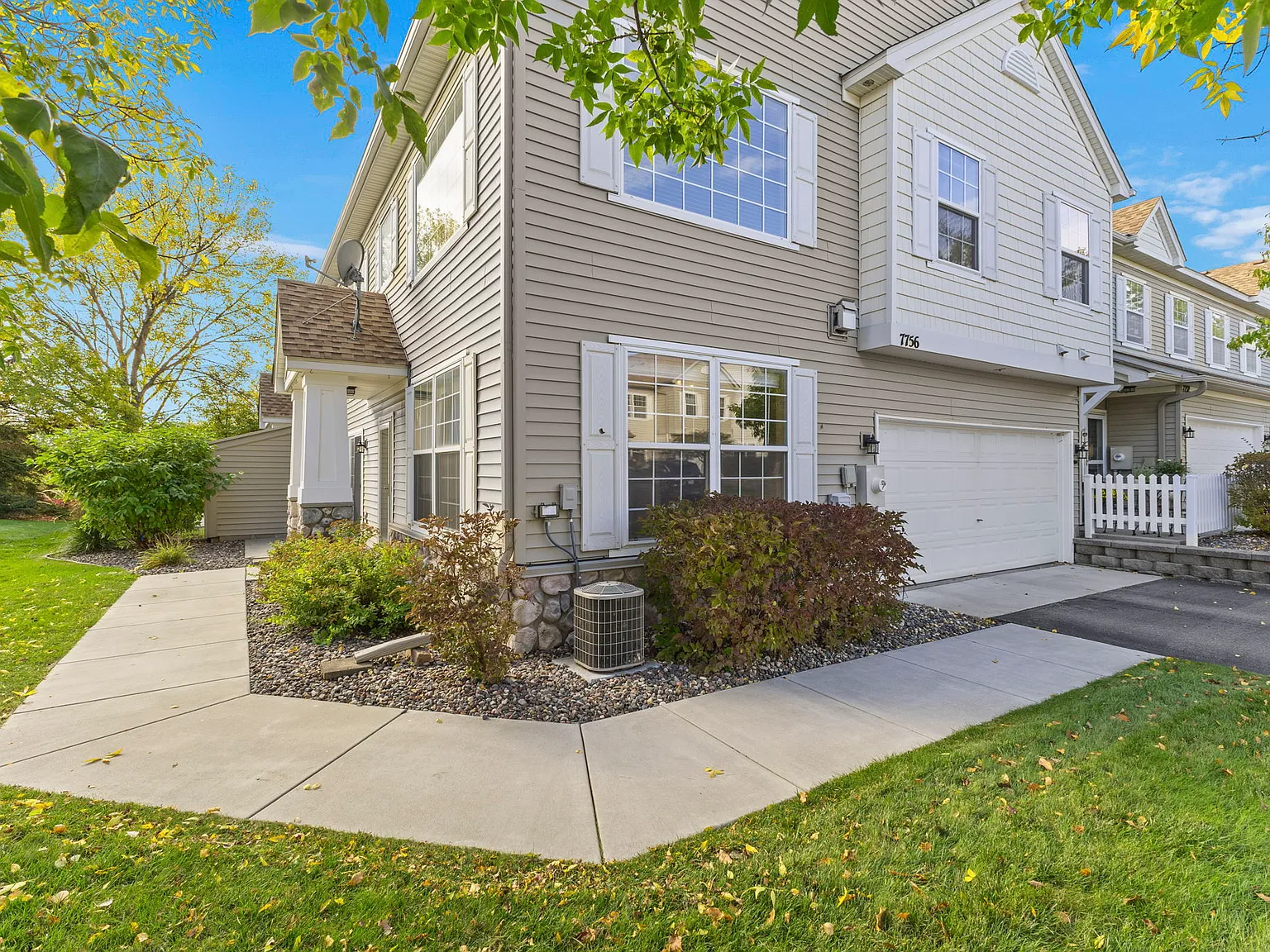 2 bed, 1.5 bath, 1652 sqft, $2,400 — Photo 3