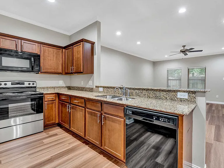 Kara Lynn Place Luxury Homes- ASK ABOUT OUR SPRING MOVE-IN SPECIAL TODAY! — Photo 47