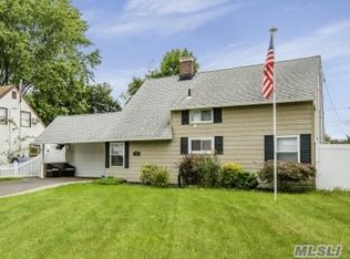 99 Stonecutter Rd, Levittown, NY 11756