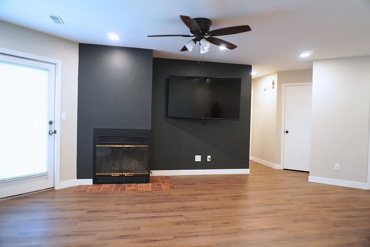 Spacious living room with easy access to the outdoor screened-in porch on the first level_perfect for relaxation! Please note, the TV is not included and fireplace is not functionable - 1701 Park De Ville Pl #1701