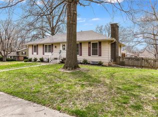 1018 SW Ingleside Pl, Lees Summit, MO 64081