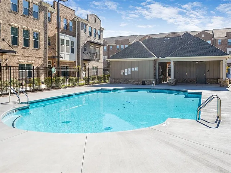 1758 Samantha Bnd — Photo 2