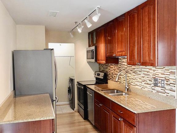 5th image of 1211 S Eads St APT 1410