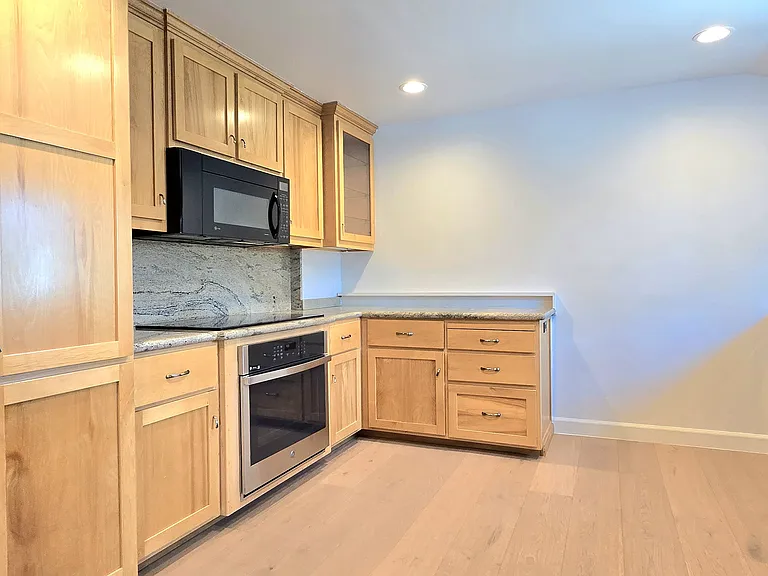 6122 Oak Ave — Photo 2
