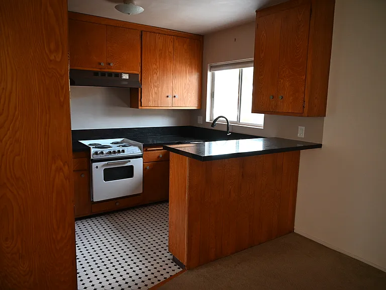 378 Molino Ave #4 — Photo 2