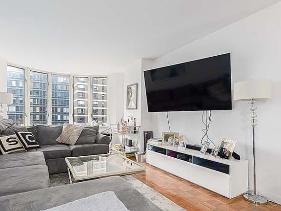 3rd image of 420 E 58th St APT 5B