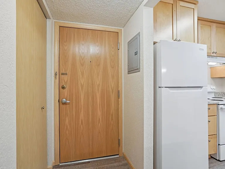 Larpenteur Estates Apartments — Photo 29