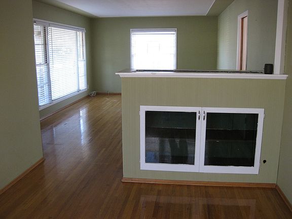 5th image of 1635 33rd St