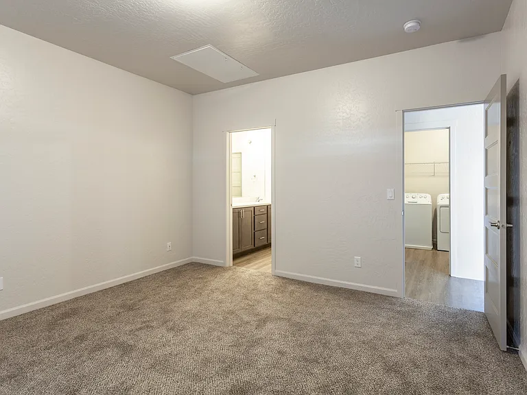 Prairie Pointe Apartments and Townhomes — Photo 105