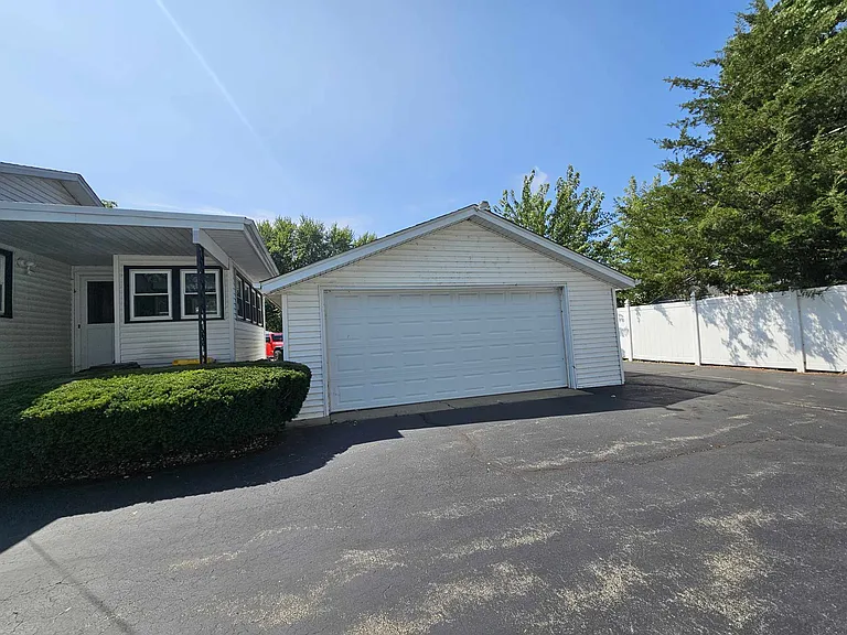 302 Merrill Ave — Photo 7