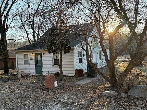 3rd image of 359 E Main St