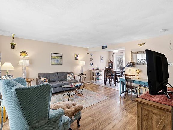 3rd image of 47 Howard Ave