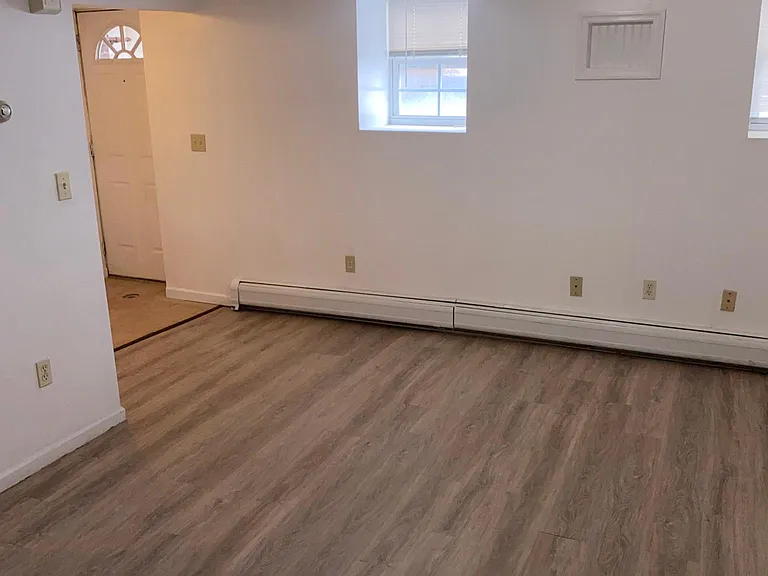 98 Morris St #BASEMENT — Photo 9